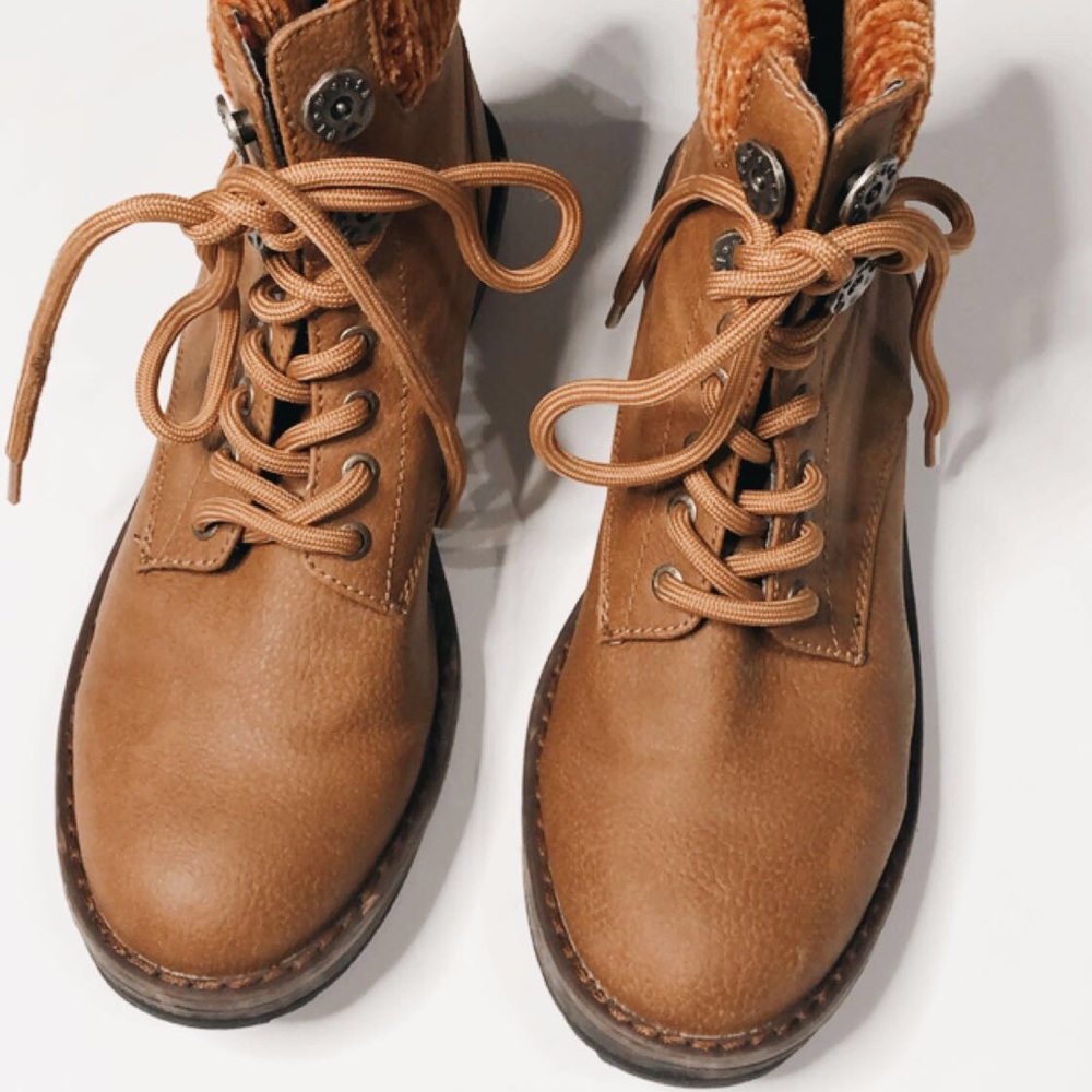 Blowfish Brown Lace-Up Boots